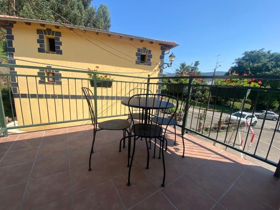 Casa En Montealegre Reformada Y Acogedora Sámano Extérieur photo